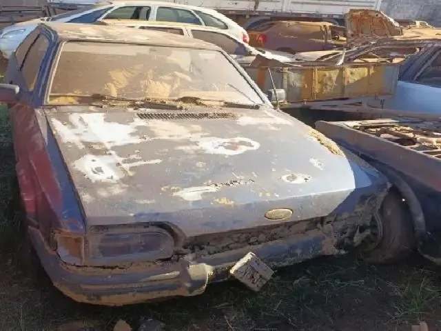 Lote 15 · FORD/ESCORT L 1987 — sucata