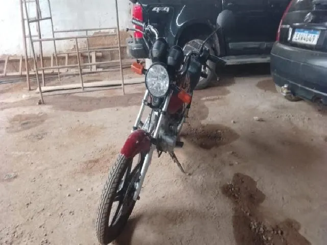 Lote 6 · HONDA/CG 125 TITAN ES 2001 — conservado