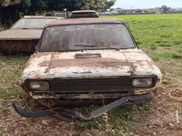 Lote 32 · FIAT/147 1979 — sucata
