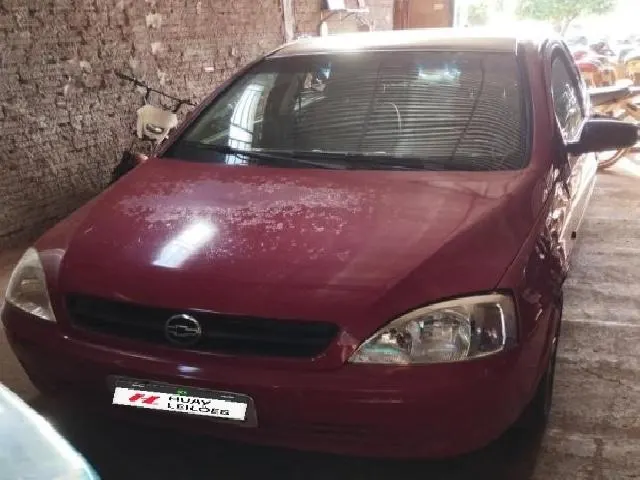Lote 41 · GM/CORSA HATCH MAXX 2005 — conservado