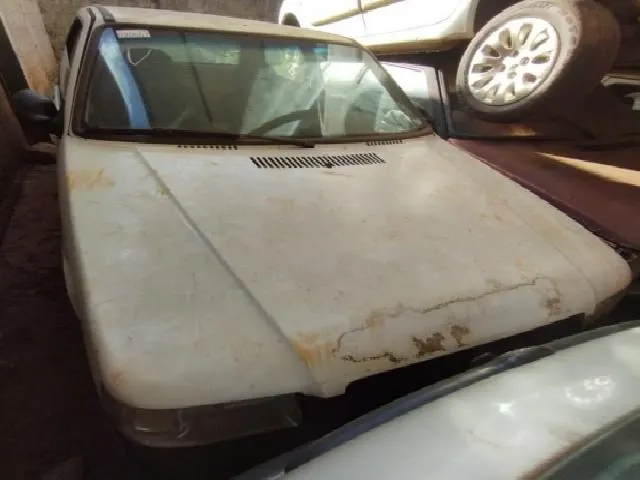 Lote 10 · Fiat/Uno Mille Fire Flex 2006 — Sucata