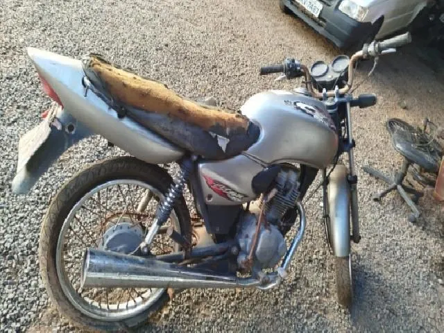 Lote 8 · HONDA/CG 125 TITAN KS 2001 — conservado