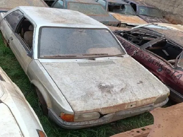 Lote 26 · FORD/ESCORT GL 1988 — sucata